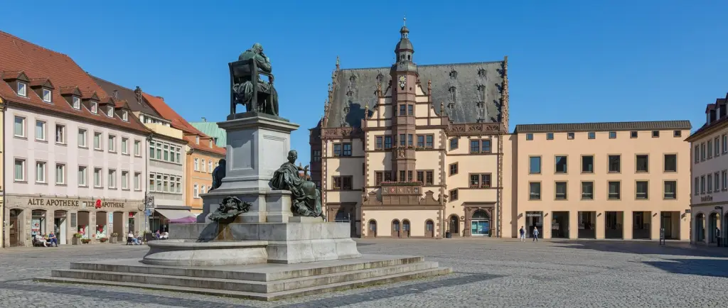 Suchet der Stadt Bestes, dahin ich euch habe wegführen lassen, und betet für sie zum Herrn